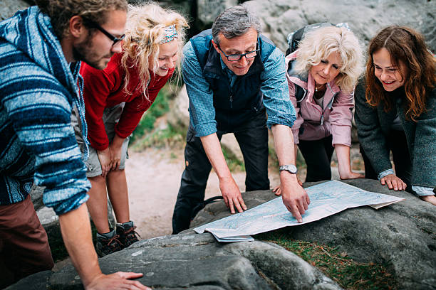how much do travel guides make